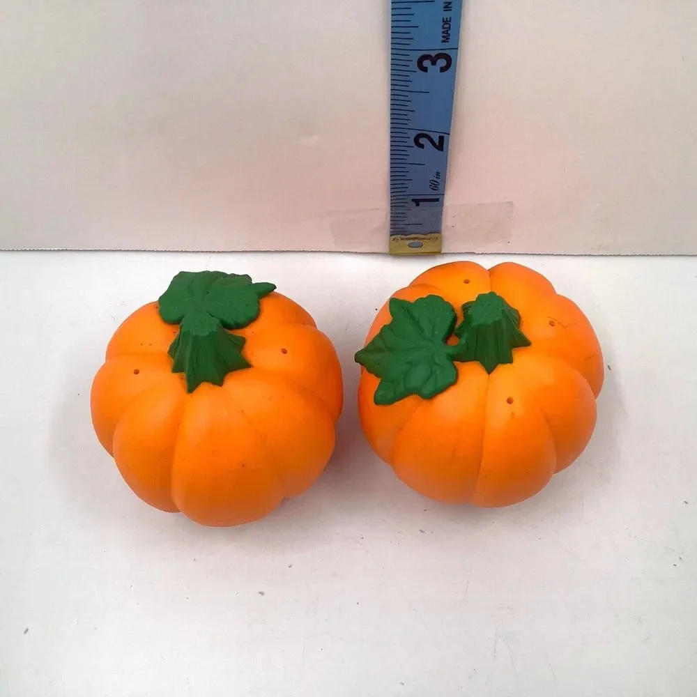 Hallmark Pumpkin Salt and Pepper Shakers Thanksgiving Plastic Gift Harvest Decor